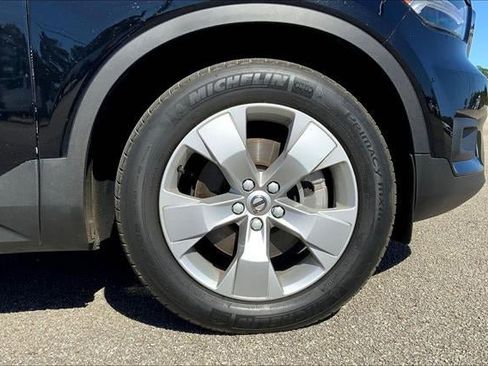 Used 2022 Volvo XC40 T5 Momentum image 42