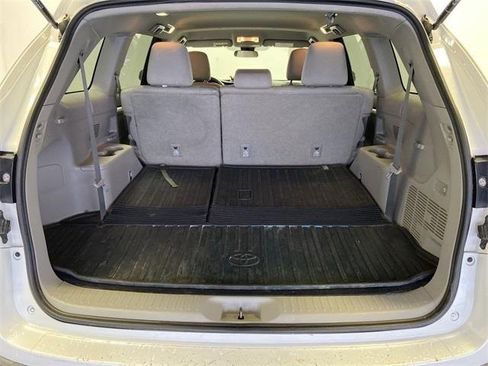 Used 2019 Toyota Highlander LE image 32