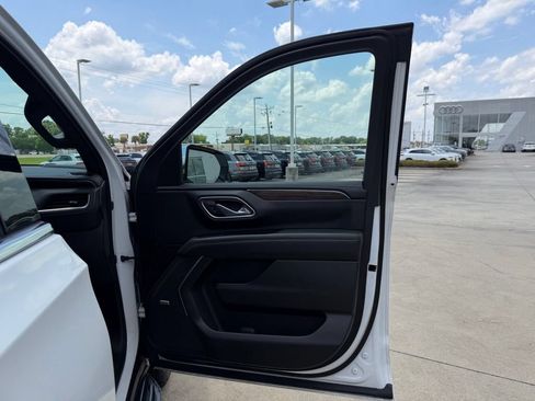 Used 2024 Chevrolet Suburban Premier AWD/4WD image 32