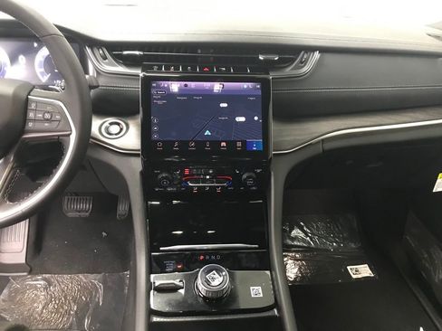 New 2025 Jeep Grand Cherokee Limited image 19