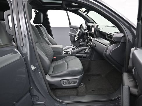 Certified 2025 Toyota 4Runner TRD Off-Road Premium AWD/4WD image 37