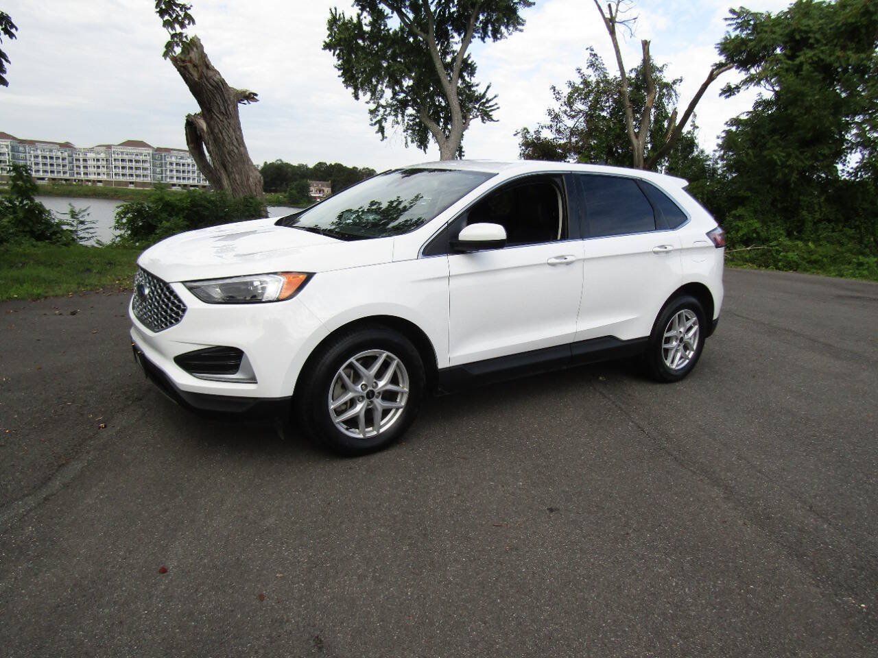 Used 2024 Ford Edge SEL AWD/4WD image 2