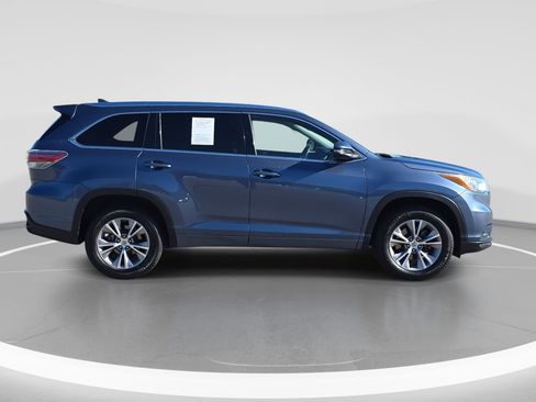 Used 2015 Toyota Highlander XLE image 4