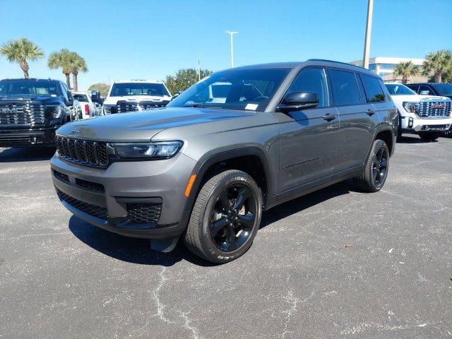 Used 2023 Jeep Grand Cherokee L Laredo RWD image 8