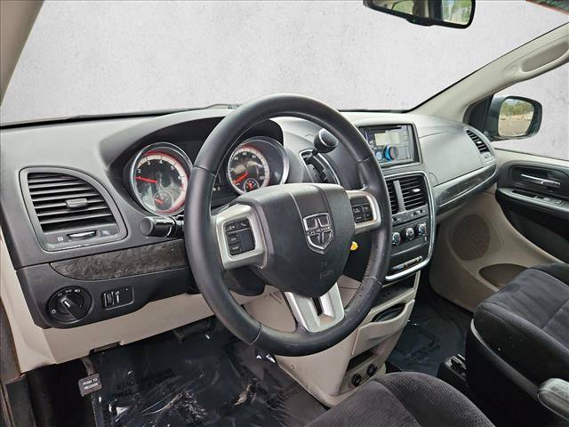 Used 2013 Dodge Grand Caravan American Value Package w/ UConnect Hands-Free Group FWD image 10