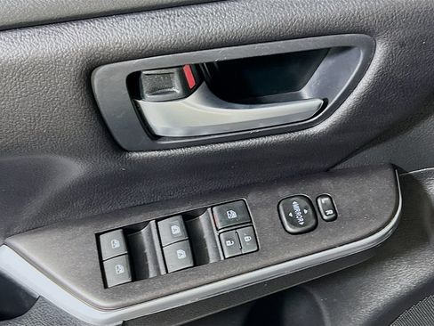 Used 2017 Toyota Camry SE FWD image 16