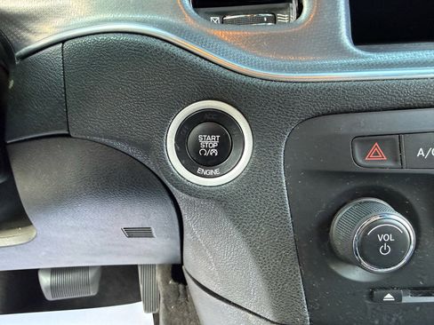 Used 2014 Dodge Charger SE image 16