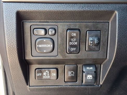 Certified 2019 Toyota Tundra Platinum AWD/4WD image 32