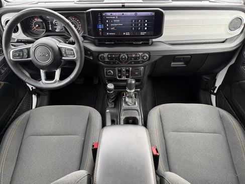 Used 2025 Jeep Wrangler Unlimited Sahara AWD/4WD image 2