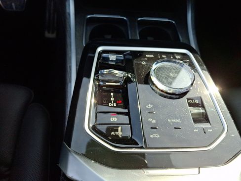 Used 2024 BMW 740i xDrive xDrive image 15