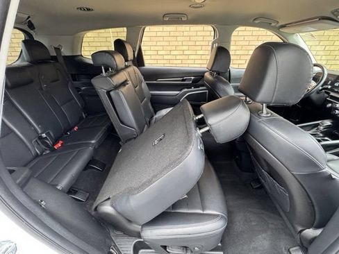 Used 2024 Kia Telluride LX FWD image 11