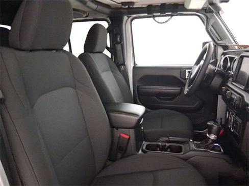 Used 2023 Jeep Gladiator Willys image 14