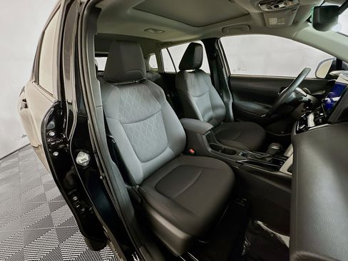 Used 2024 Toyota Corolla Cross LE w/ Moonroof Package image 28
