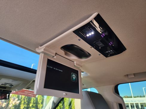 Used 2020 Chevrolet Tahoe LT image 17