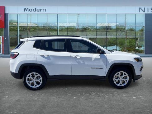 Used 2024 Jeep Compass Latitude AWD/4WD image 4