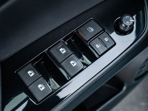 Used 2016 Toyota Prius Three image 21