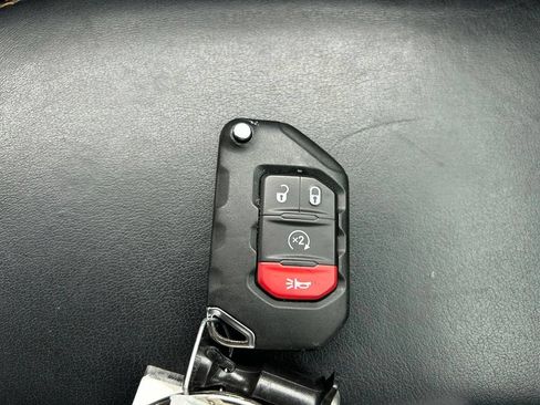 Used 2023 Jeep Wrangler Unlimited Sahara AWD/4WD image 43