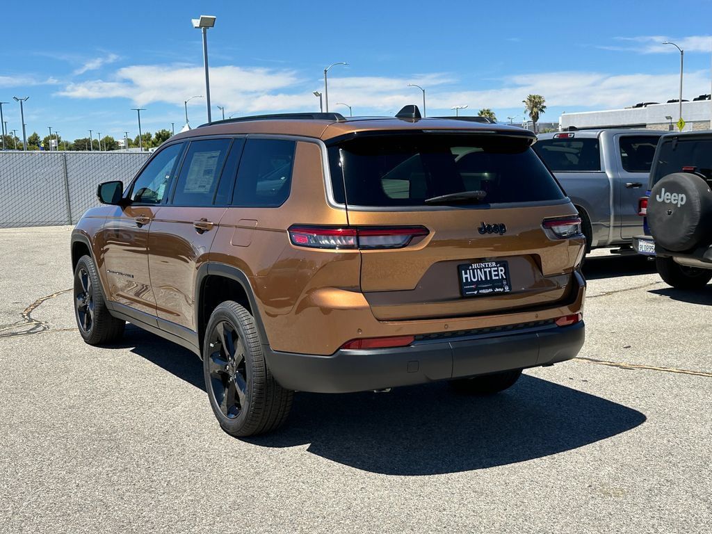 New 2026 Jeep Grand Cherokee L Limited w/ Limited Altitude Package RWD image 4