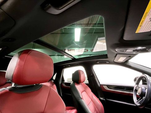 Used 2024 Porsche Cayenne image 27