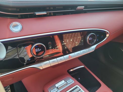 Used 2025 Genesis GV70 3.5T Sport w/ Sport Prestige Package image 25