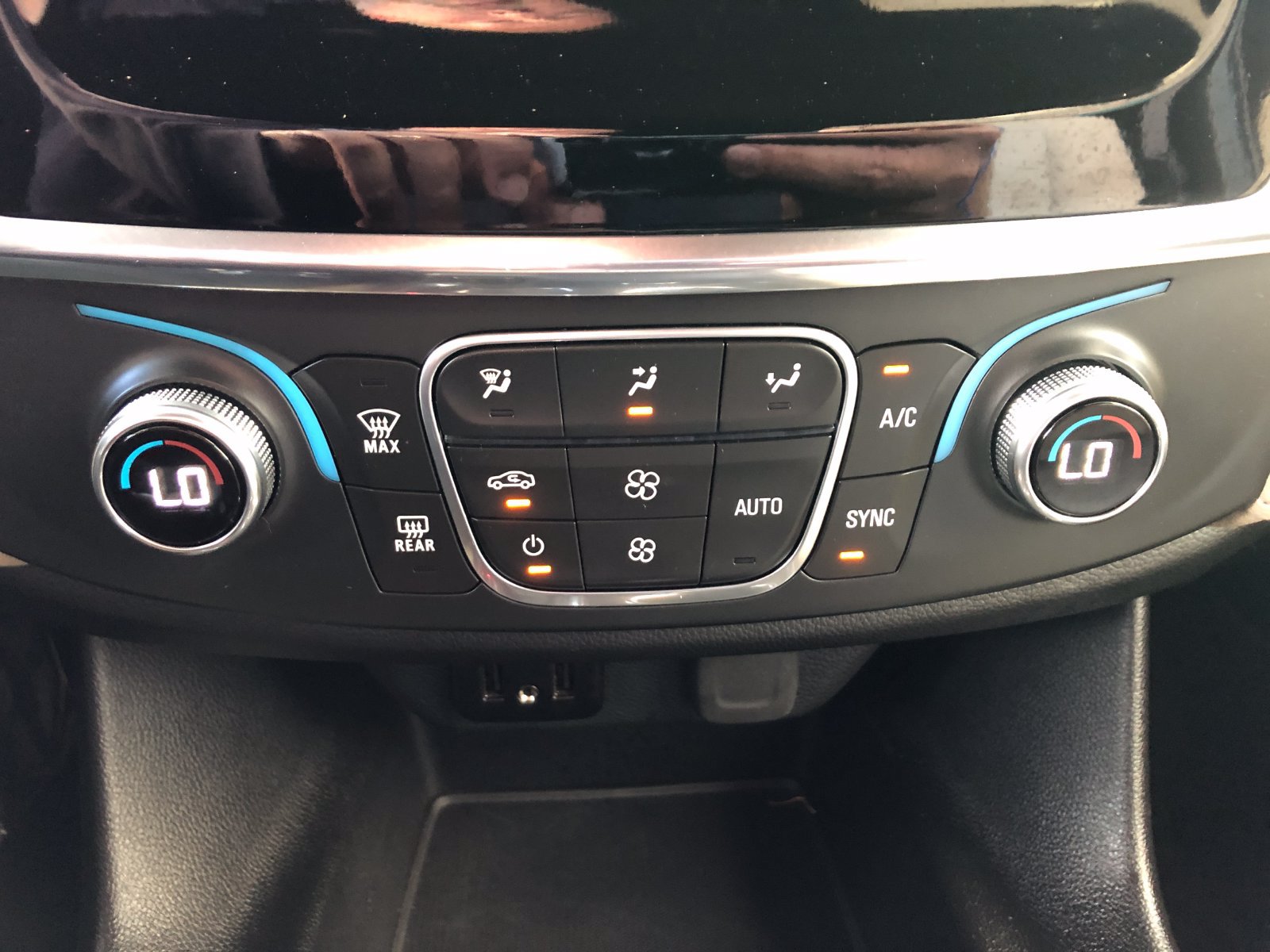 Used 2024 Chevrolet Traverse LS w/ Safety Package FWD image 27