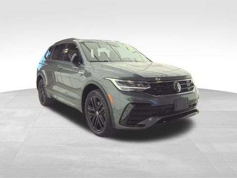 Used 2022 Volkswagen Tiguan SE R-Line image 3