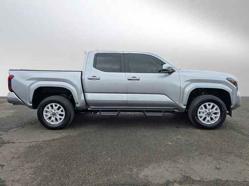 Certified 2025 Toyota Tacoma SR5 image 8