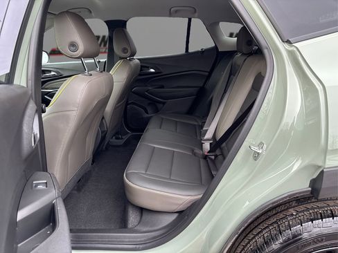 Used 2025 Chevrolet Trax ACTIV w/ Driver Confidence Package image 10