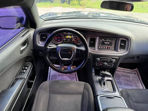 Used 2018 Dodge Charger SXT RWD image 15