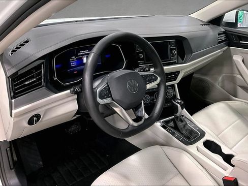 Used 2024 Volkswagen Jetta SE w/ Panoramic Sunroof Package FWD image 16