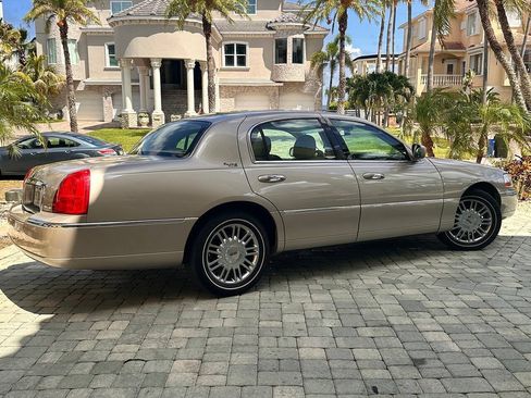 Used 2007 Lincoln Town Car Signature Limited RWD image 6