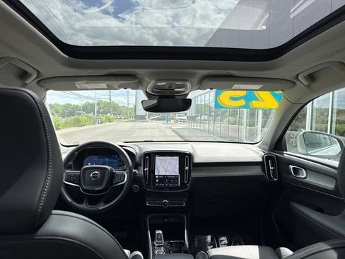 Certified 2025 Volvo XC40 B5 Plus AWD/4WD image 18
