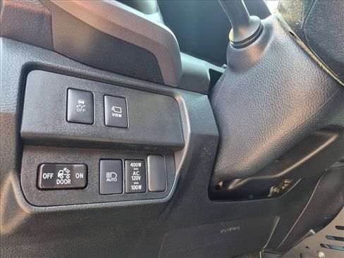 Used 2020 Toyota Tacoma TRD Off-Road w/ TRD Premium Off Road Package AWD/4WD image 15