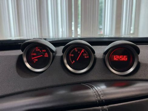 Used 2014 Nissan 370Z Touring image 25