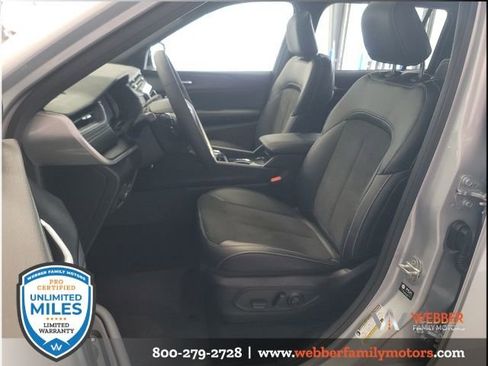 New 2025 Jeep Grand Cherokee L Altitude image 10