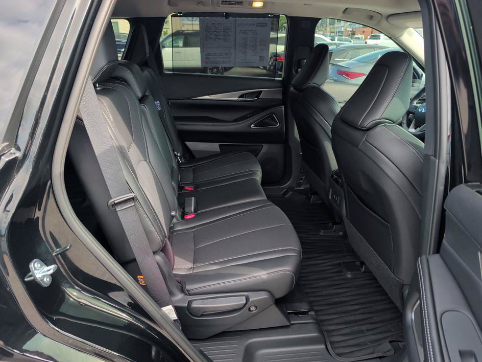 Certified 2026 INFINITI QX60 Luxe w/ Cargo Package AWD/4WD image 13