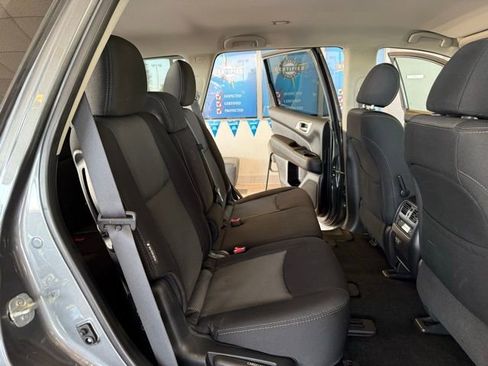 Used 2020 Nissan Pathfinder S image 23