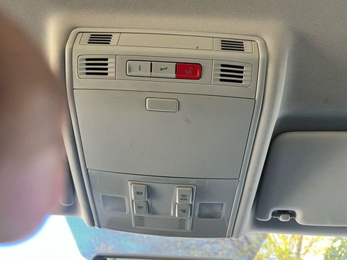 Used 2016 Volkswagen Golf S image 25