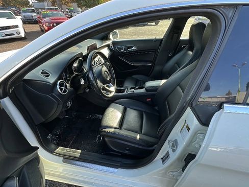 Used 2018 Mercedes-Benz CLA 250 4MATIC w/ Premium Package image 8
