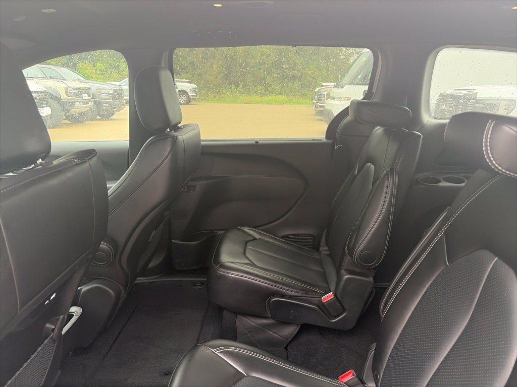 Used 2025 Chrysler Pacifica Select FWD image 10