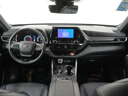 Used 2025 Toyota Highlander XSE AWD/4WD image 18