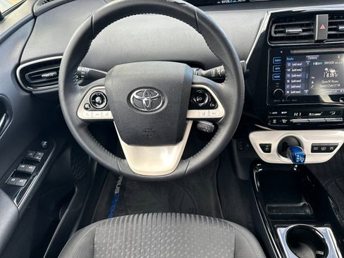 Used 2017 Toyota Prius Prime Premium image 14