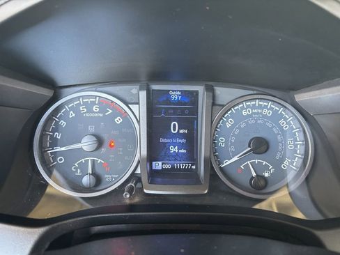 Used 2020 Toyota Tacoma TRD Off-Road w/ Technology Package AWD/4WD image 12