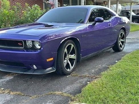 Used 2014 Dodge Challenger R/T RWD image 1