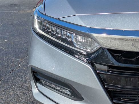 Used 2018 Honda Accord EX-L image 9