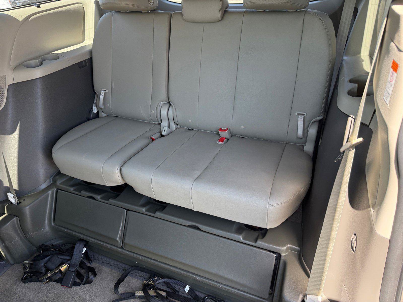 Used 2015 Toyota Sienna XLE w/ XLE Navigation Package FWD image 13
