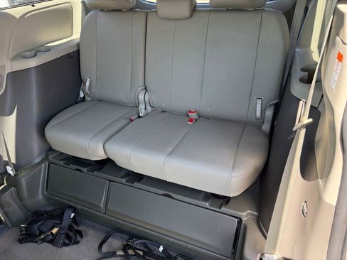 Used 2015 Toyota Sienna XLE w/ XLE Navigation Package FWD image 13