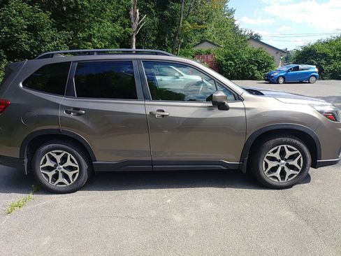 Used 2019 Subaru Forester Premium w/ All-Weather Package AWD/4WD image 6