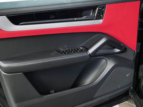 New 2026 Porsche Cayenne Coupe AWD/4WD image 6