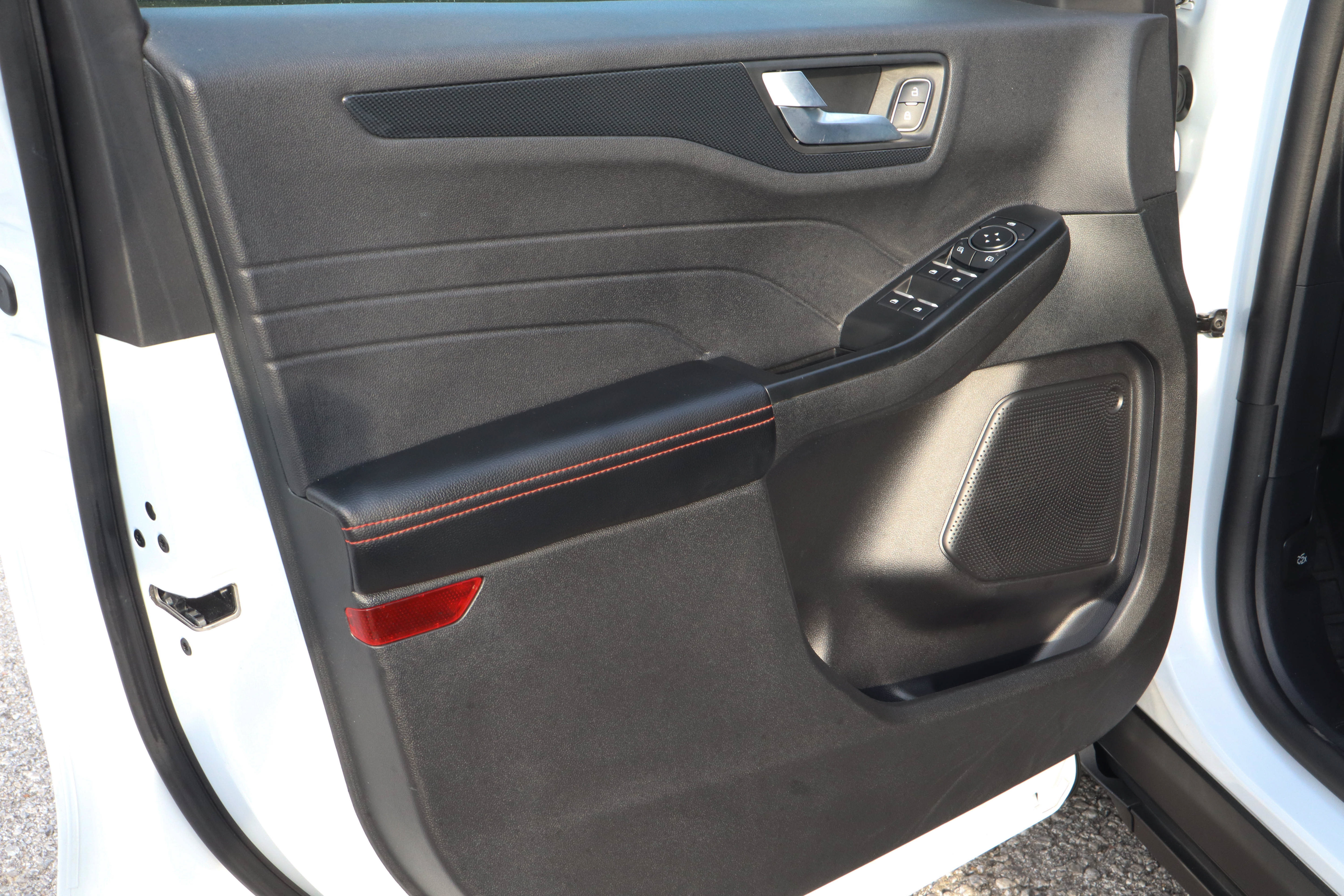Used 2025 Ford Escape ST-Line FWD image 13